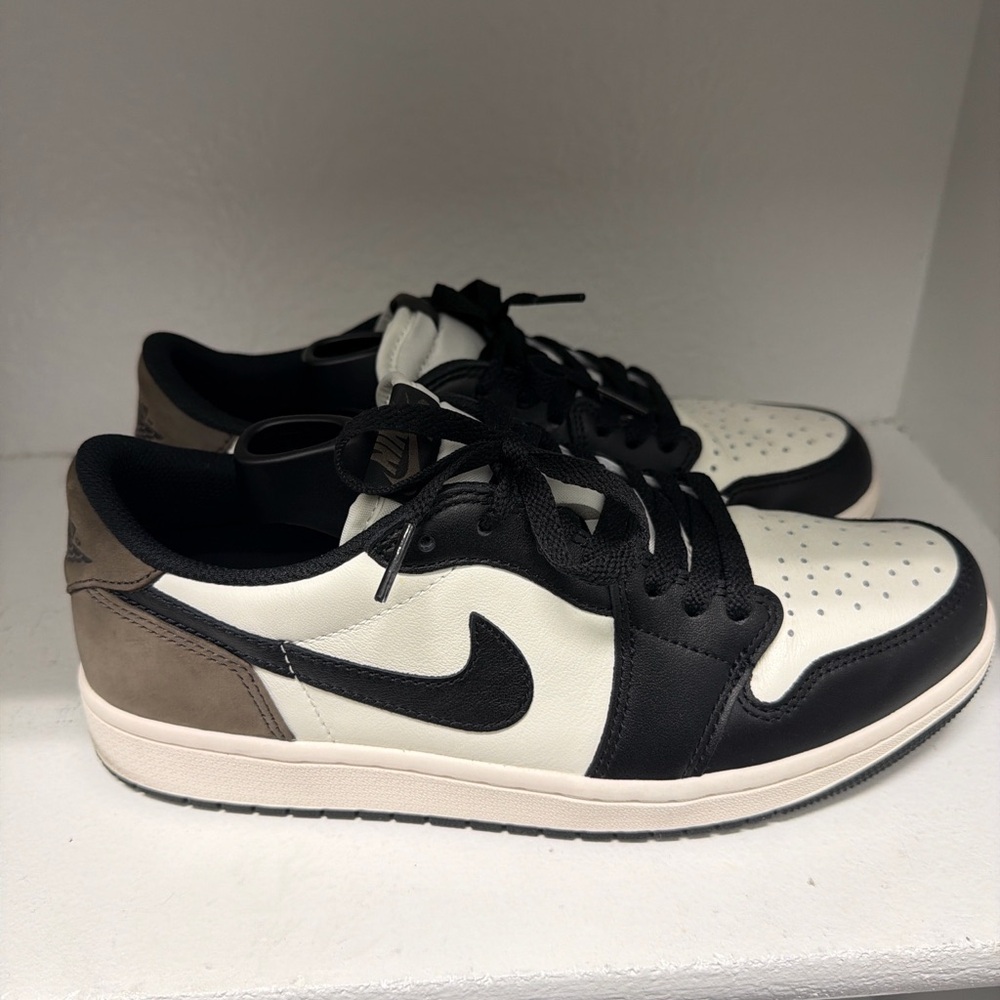Nike Men's Black, White, and Brown Sneakers